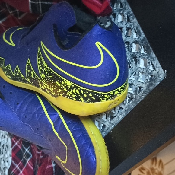 Nike Jr. Hypervenom Phelon II Indoor Soccer Shoe Purple - Picture 3 of 12